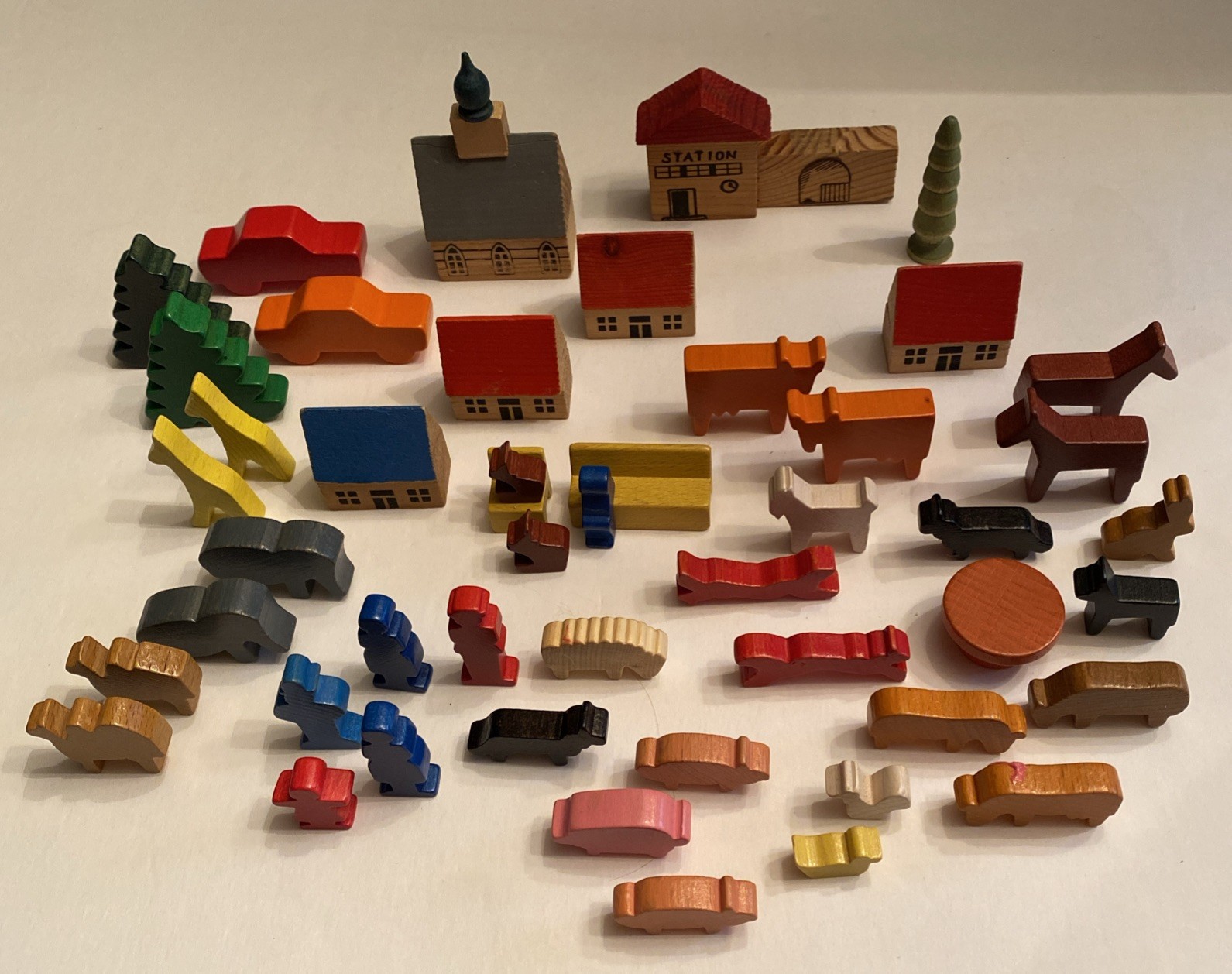 Vtg 48 CARVED WOOD ERZGEBIRGE EASTERN GERMANY Zoo Farm Animals People Buildings