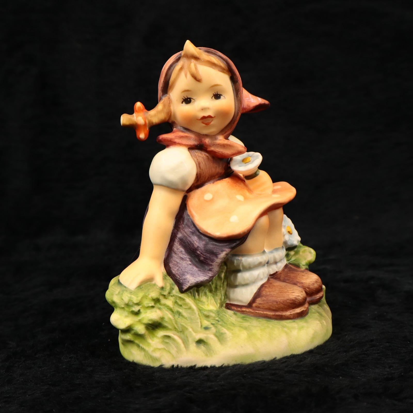 VTG Goebel Hummel In the Meadow HUM 459 1986 4in Figurine