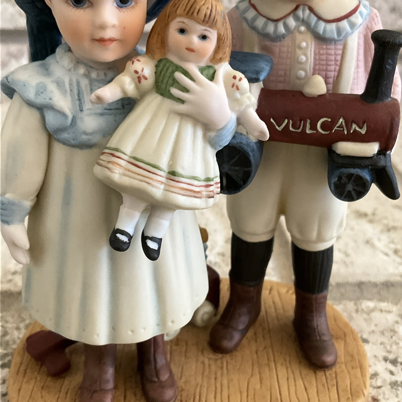 Vintage Jan Hagara 5.5 In Figurine “SHARICE AND PARRY” 1982 Limited Edition