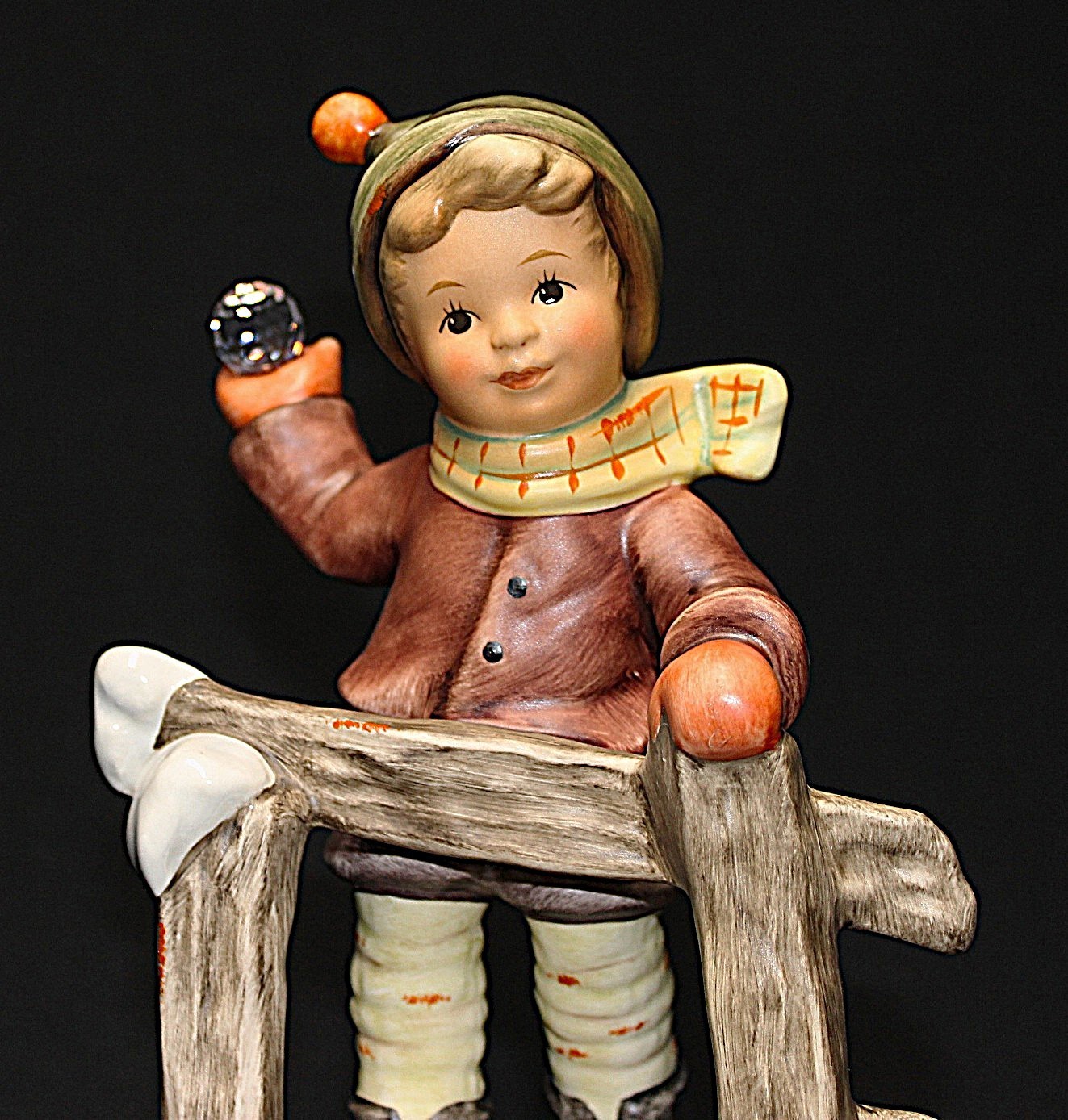 Rare Hummel Wintertime Fun Swarvoski Limited Ed. 347/1,999 6 1/2″ Figurine MINT