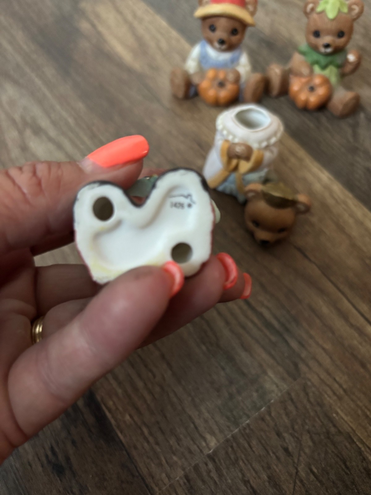 Home interior bears set 1417. Head broken off of one, but could easily be glued