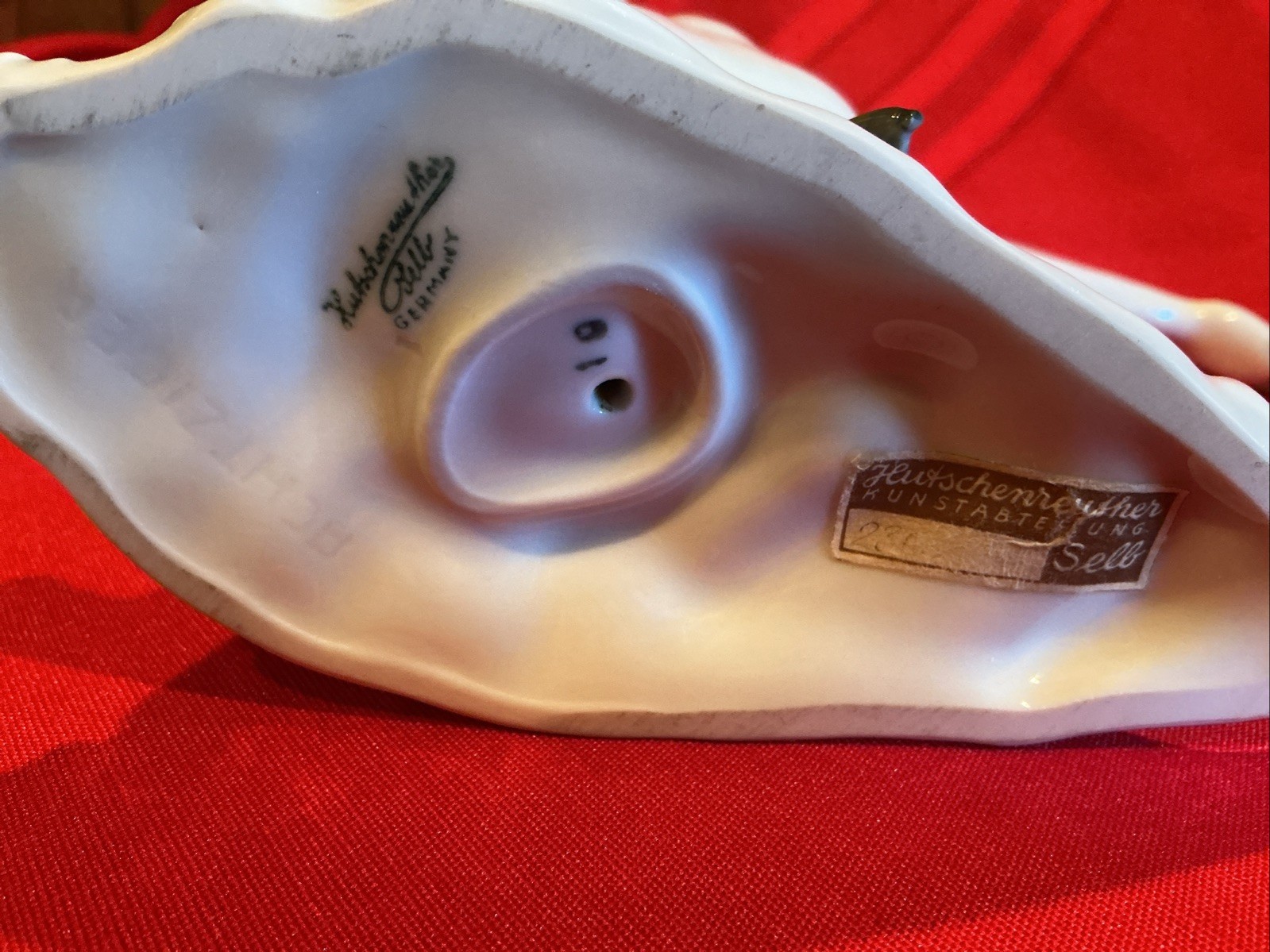 HUTSCHENREUTHER SELB “SWAN IN FLIGHT” MADE IN GERMANY NO CHIPS NO CRACKS.