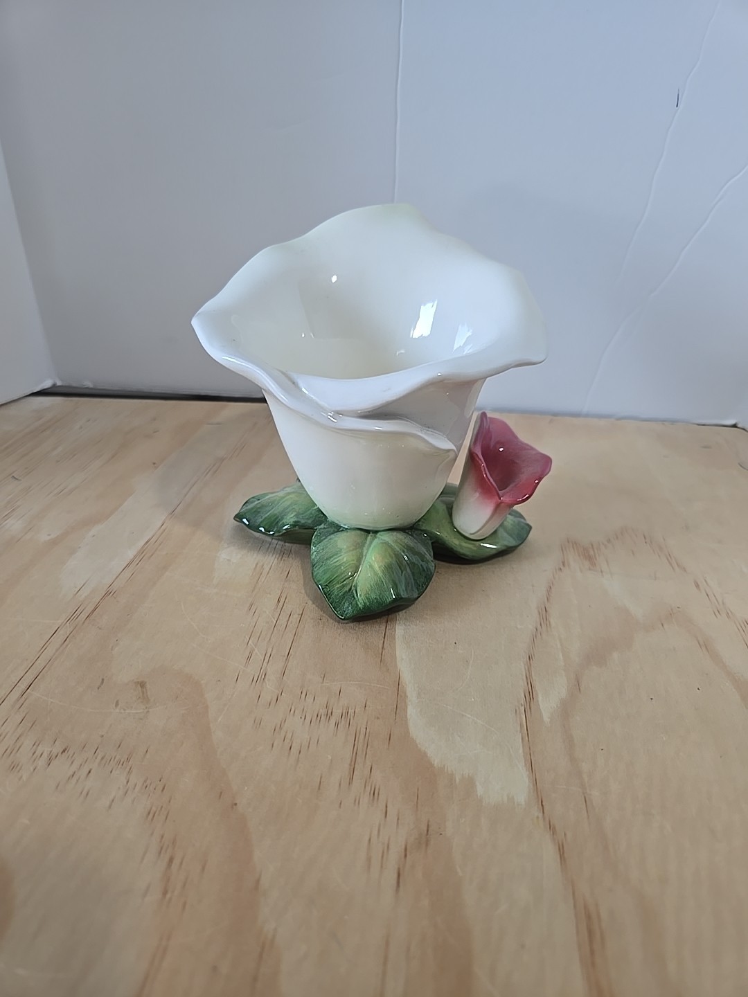 White & pink calla lily vase planter sculpture figurine ceramic Sirocco