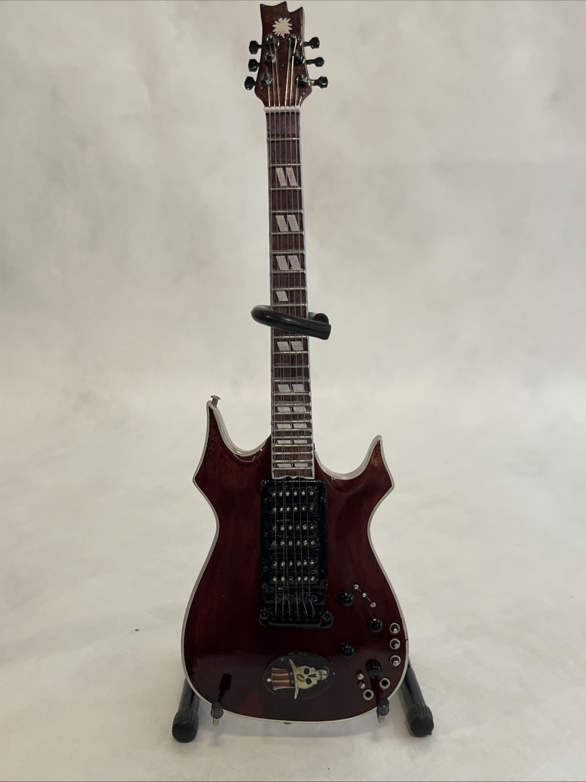 Axe Heaven Jerry Garcia Tophat Miniature Guitar Replica – Case Included