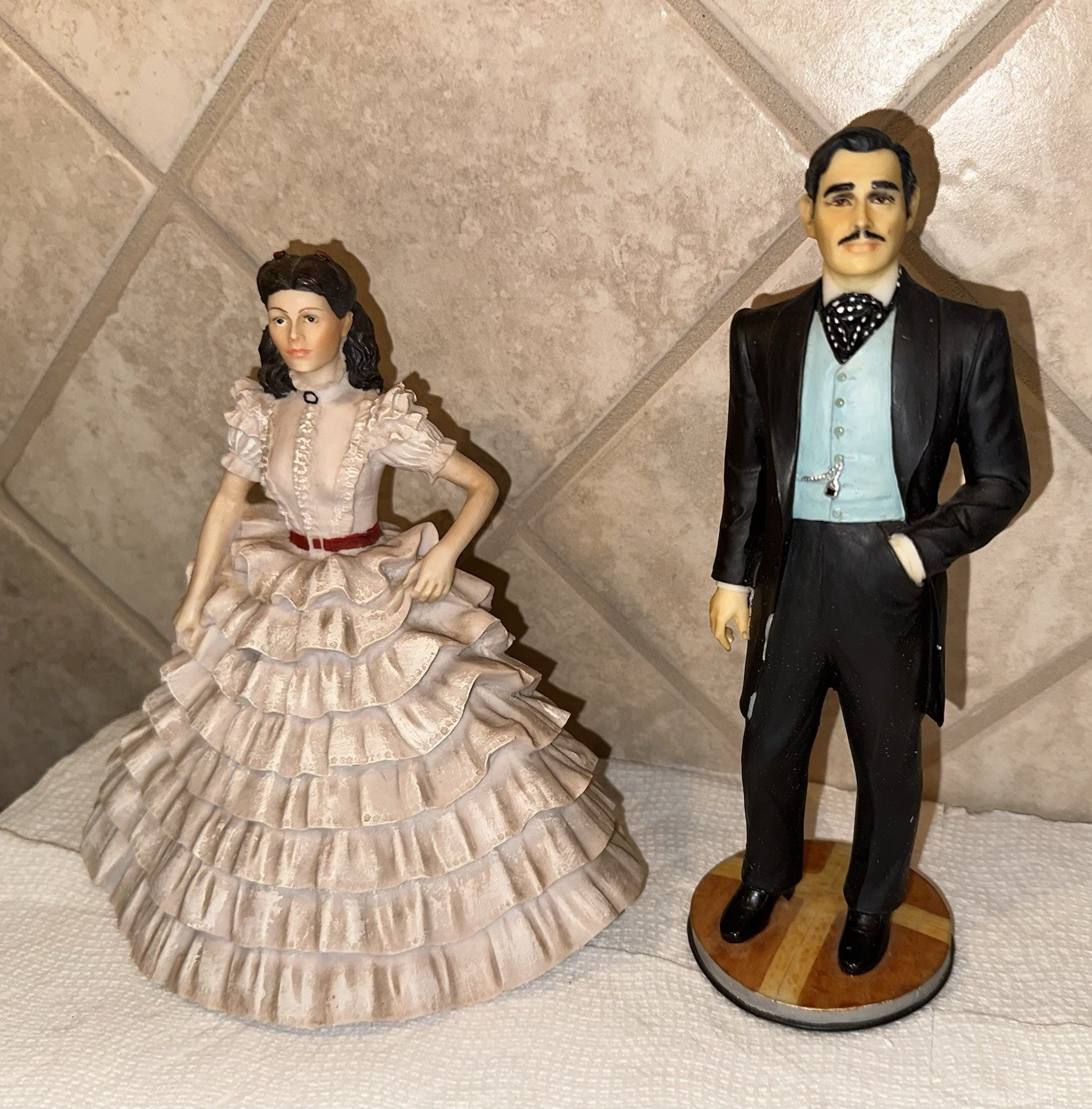 (2) Gone With the Wind Dave Grossman Figurines Of Scarlett O’Hara & Rhett Butler