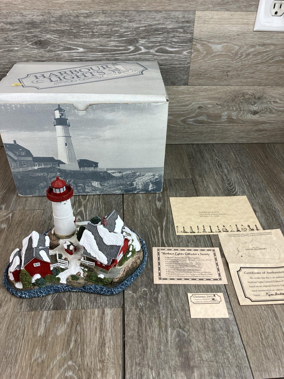 Harbour Lights Crossover Island New York Lighthouse 2002 With COA & Box