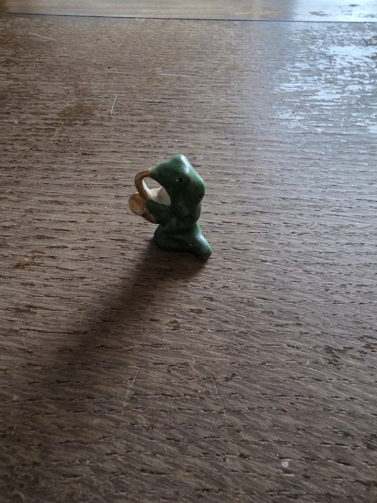 VINTAGE HAND PAINTED JAPAN MUSICAL FROGS