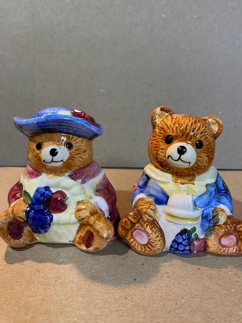 Cute bear couple with honey pot and grapes, 3.50 inches tall.