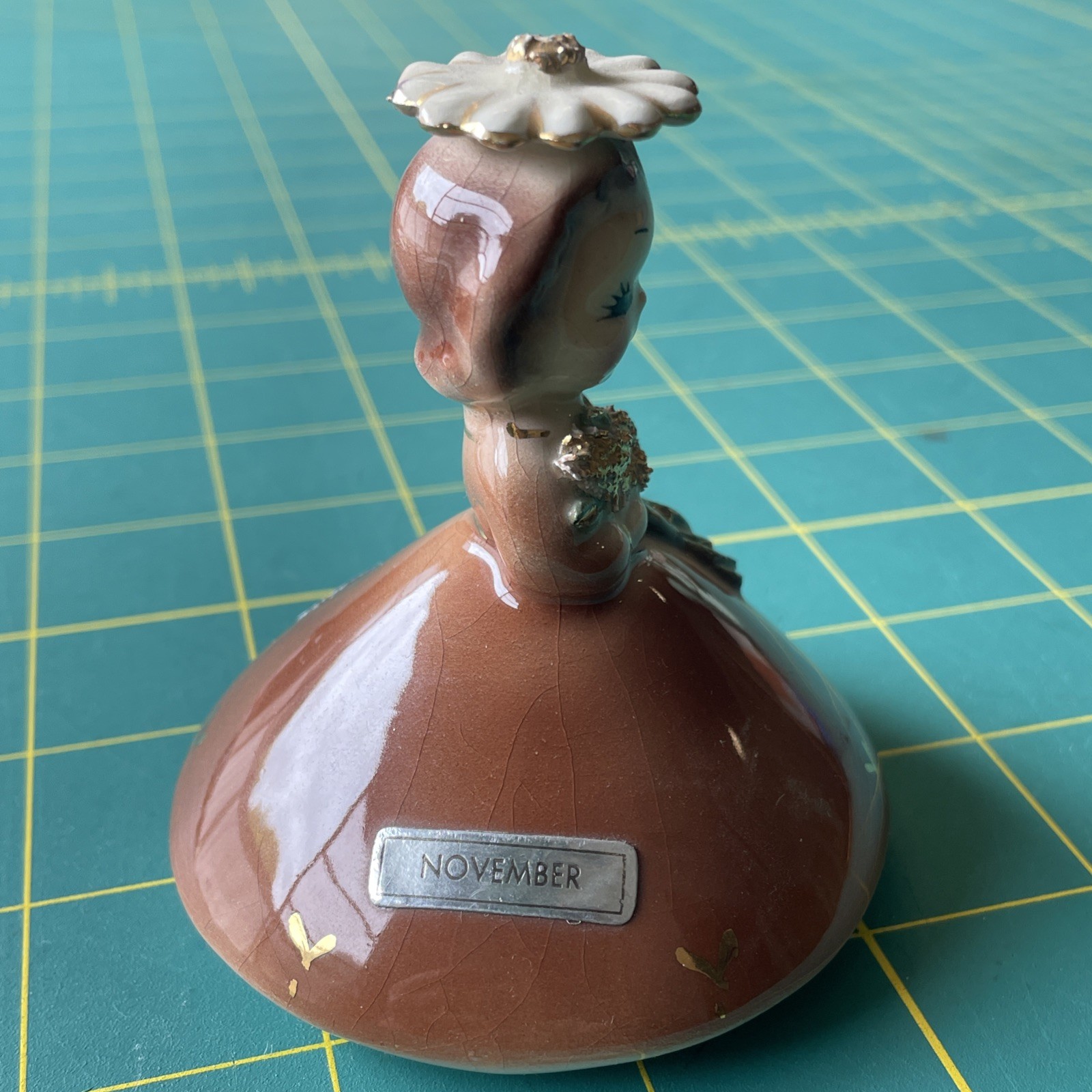 Vintage Josef Originals American Beauty Girl Figurine November 3.5″ flower CALIF