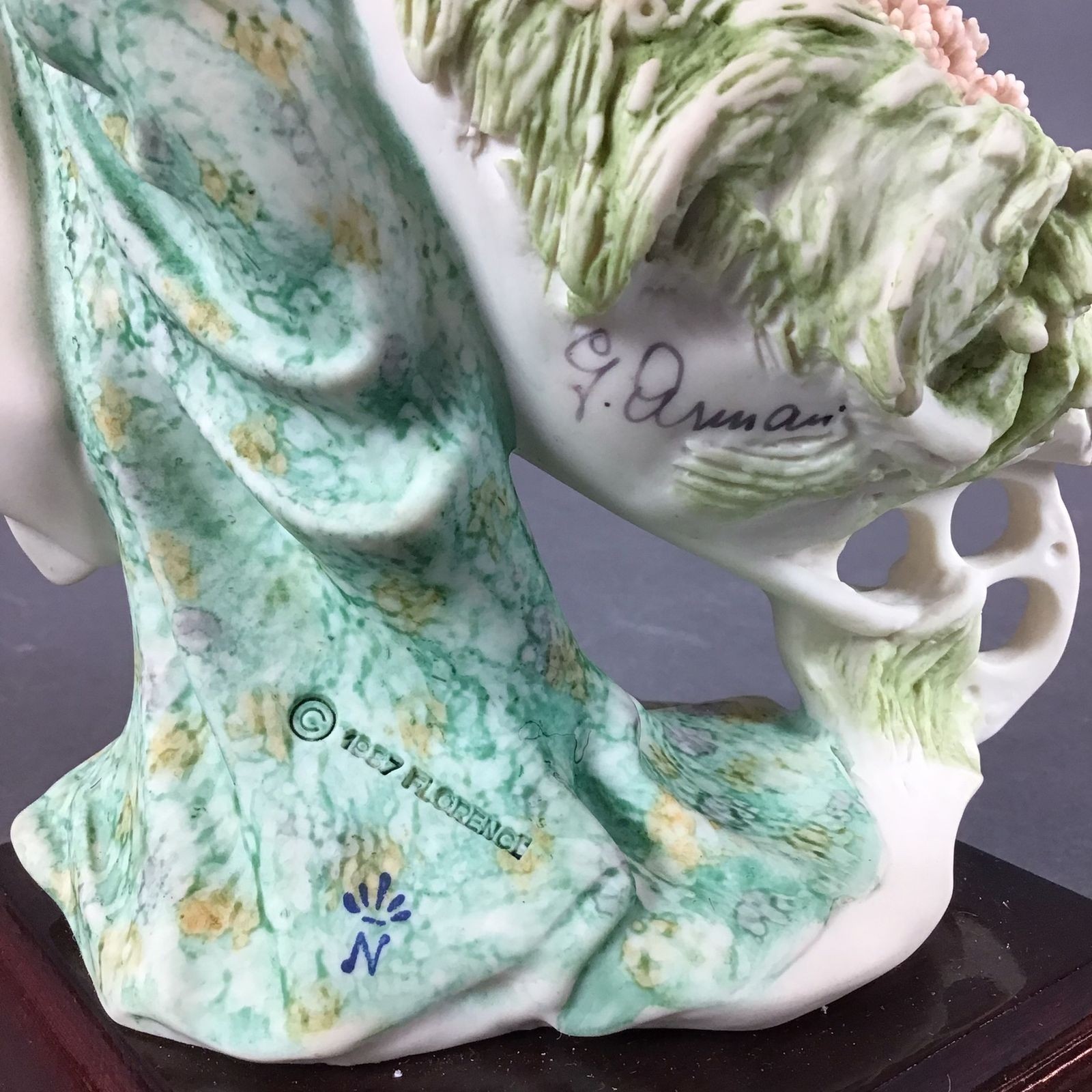 Giuseppe Armani Florence Girl with Flowercart Figurine – Lot 99
