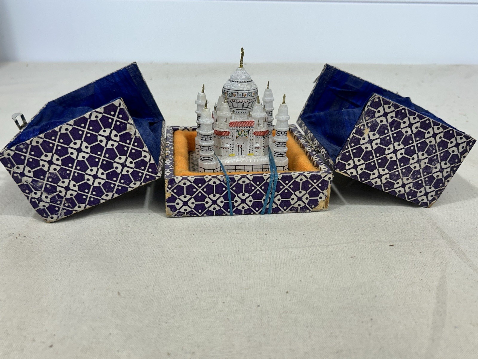 Marble Taj Mahal Replica Model 3” w/ Purple White Wood Box Case Lined