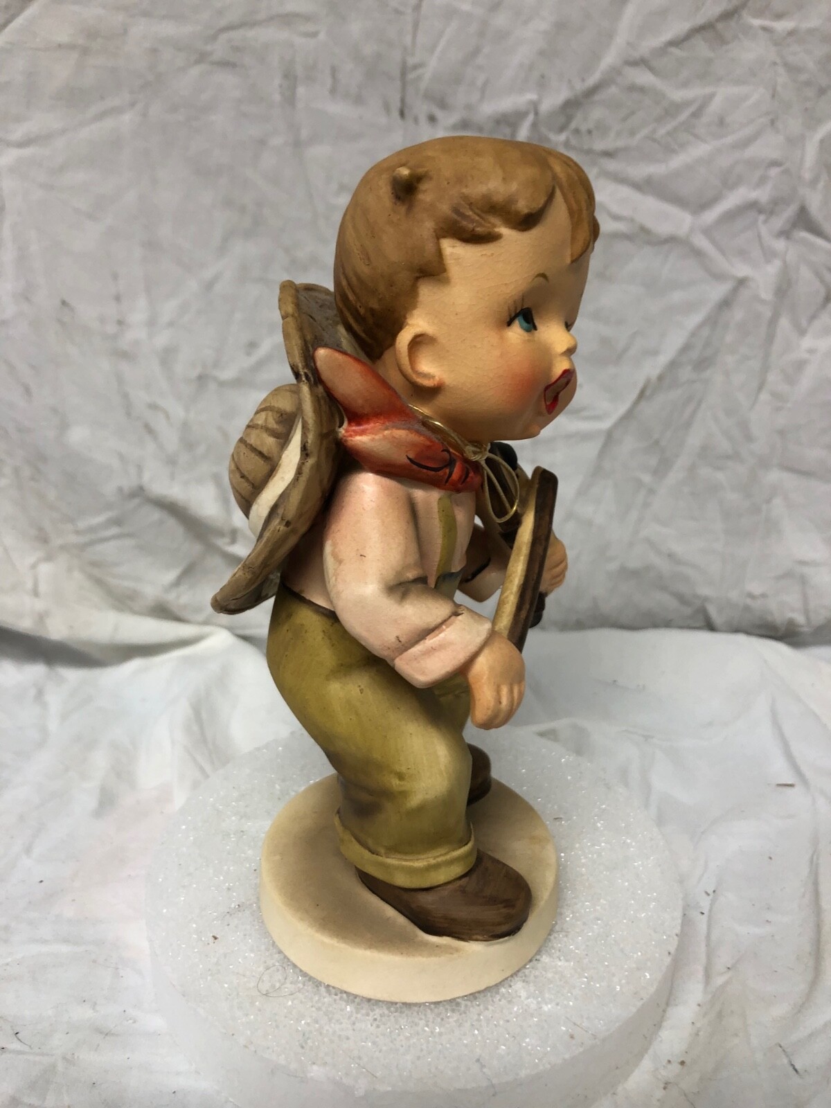 BOY PLAYING VIOLIN FIGURINE UNKNOWN ORIGIN OR BRAND