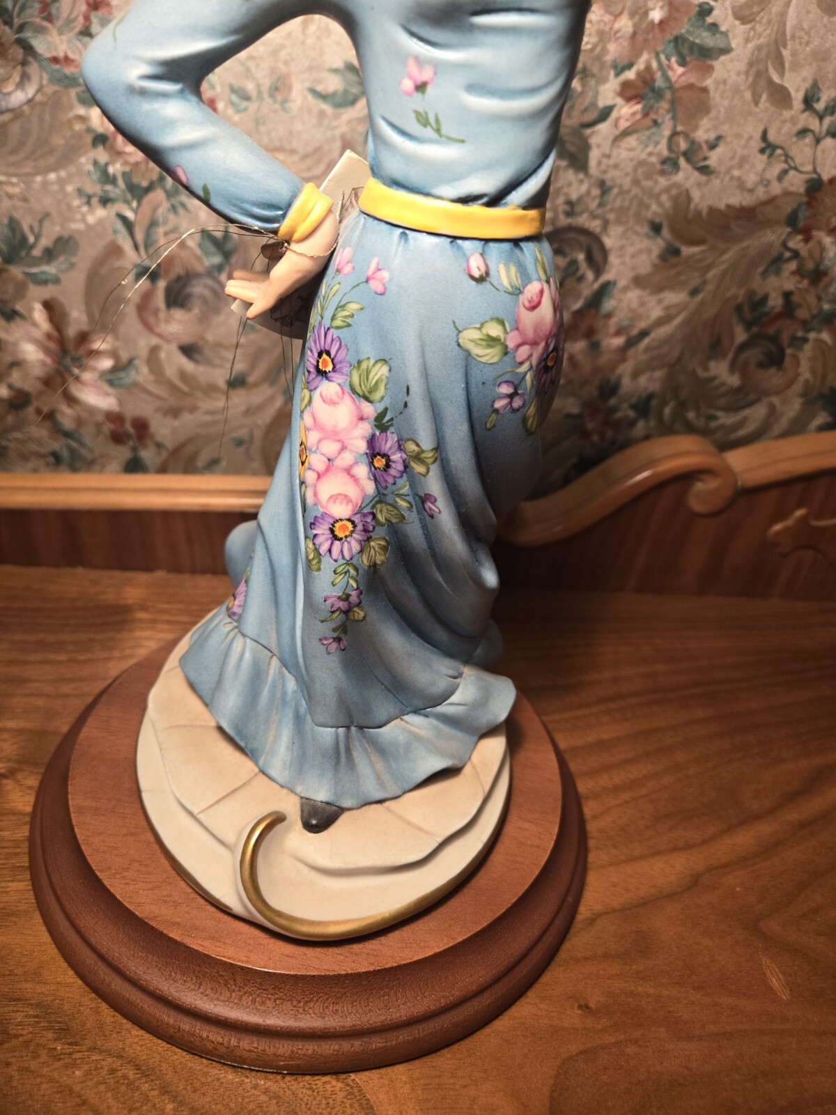 CAPODIMONTE – GYPSY DANCER (porcelain) on WOOD BASE- by CORESI – 14″ H