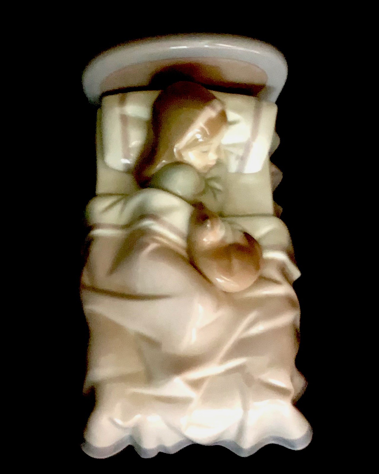 Lladro Figurine Cozy Companions Child And Kitten Cuddled In Bed