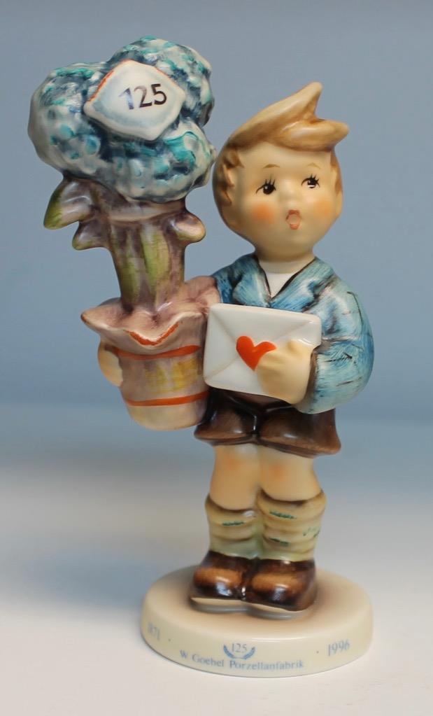 Hummel Figurine Good News HUM 539 TMK7 4 1/2″ Tall