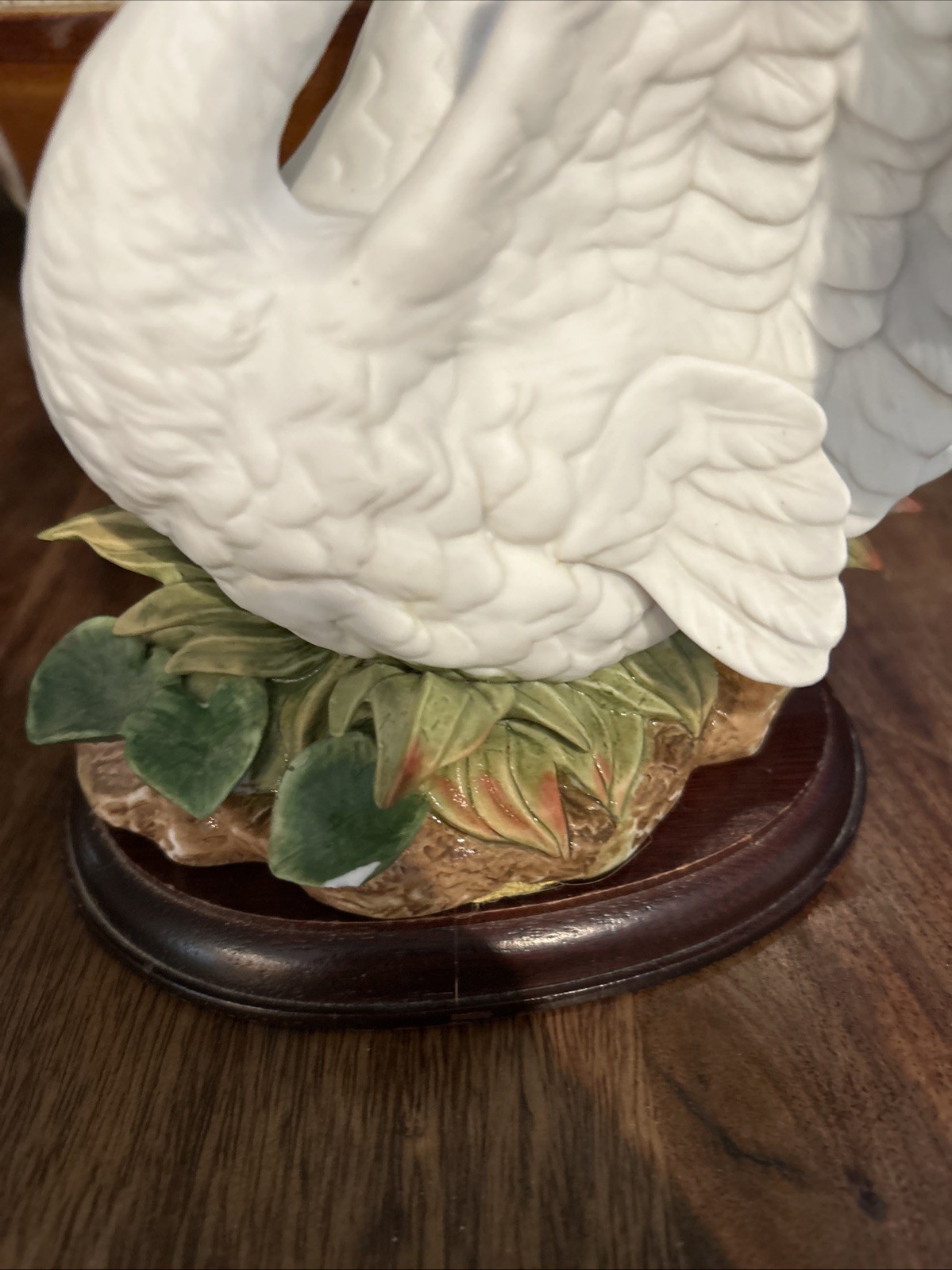 Vintage 1987 Homco Masterpiece Swan Porcelain Figurine on Wooden Base EC!