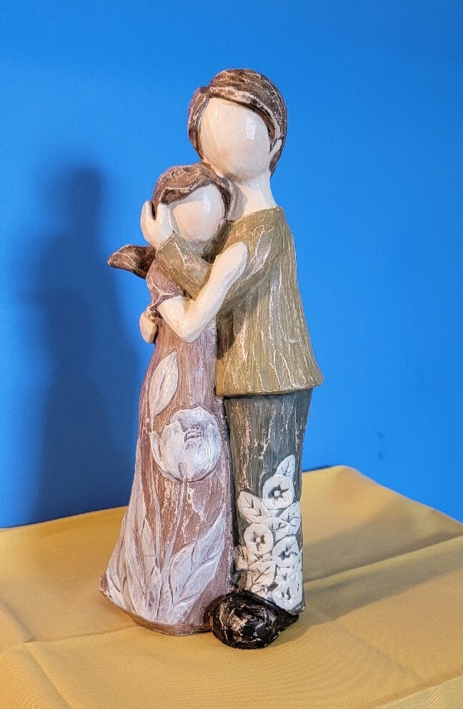 Figurines, Couple Embracing, Resin Couple tii collections hand crafted in china