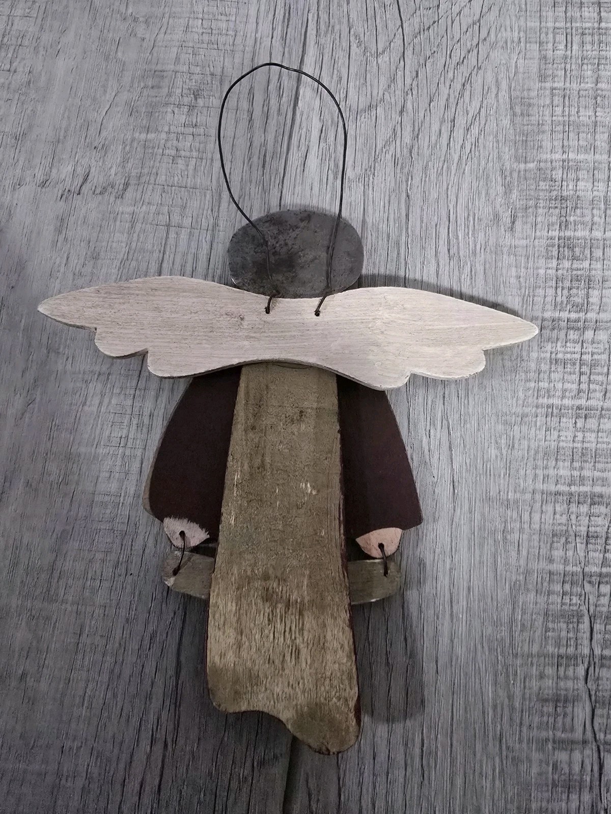 Wooden Angel Holding Peace Sign 5″ Primitive Christmas