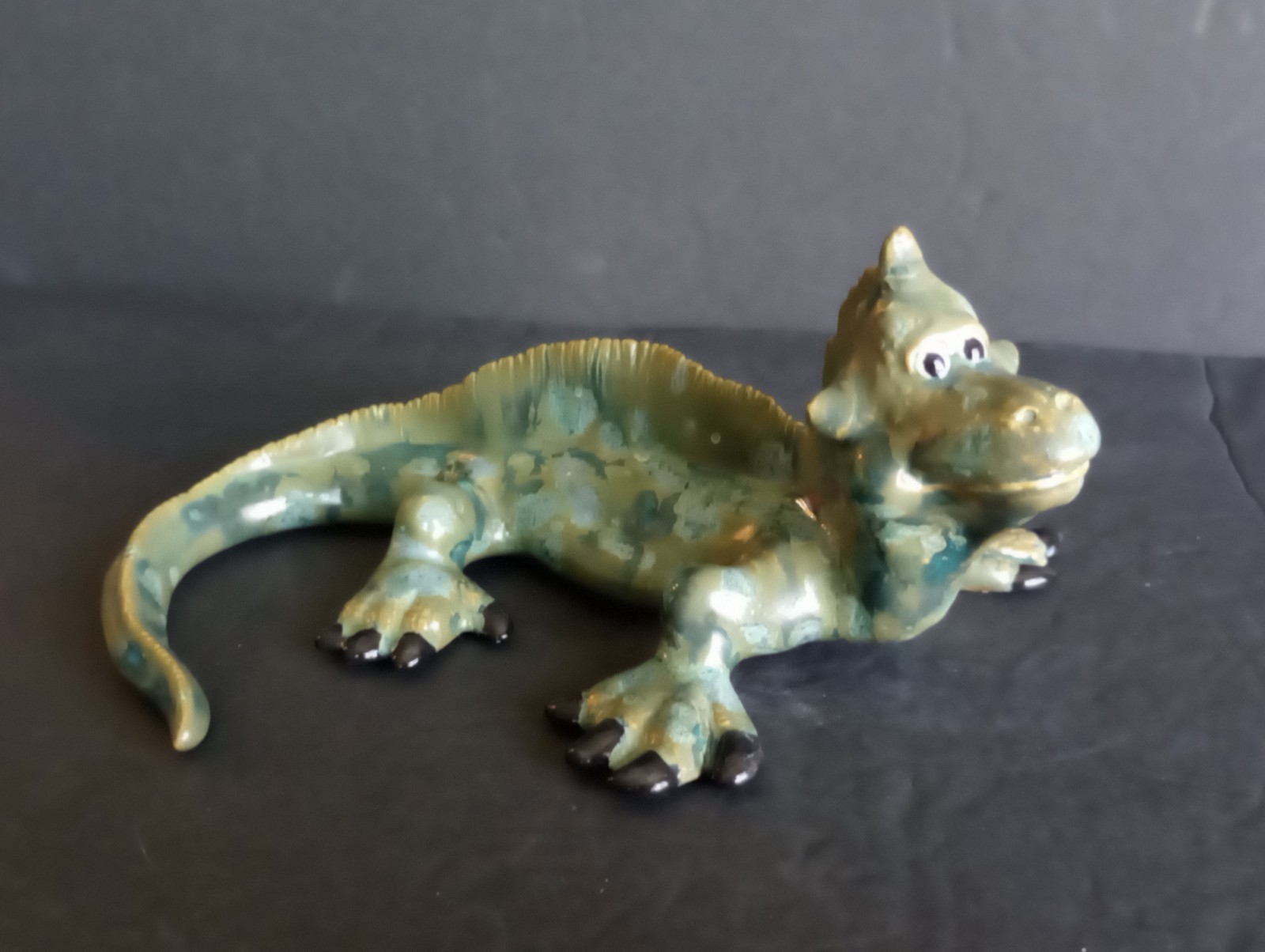 Vtg Ceramic Lizard Figurine Green Hand-Painted Reptile Art Sculpture “Read”