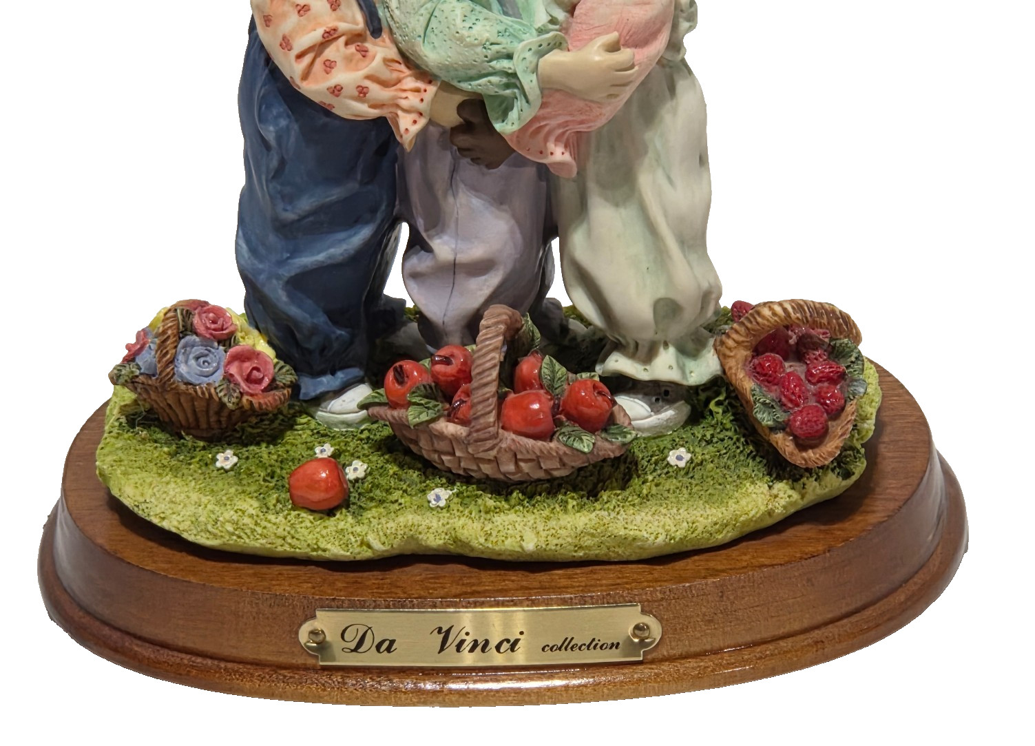 Da Vinci Collections Figurines 3 Young Girlfriends Different Race on Wooden Base