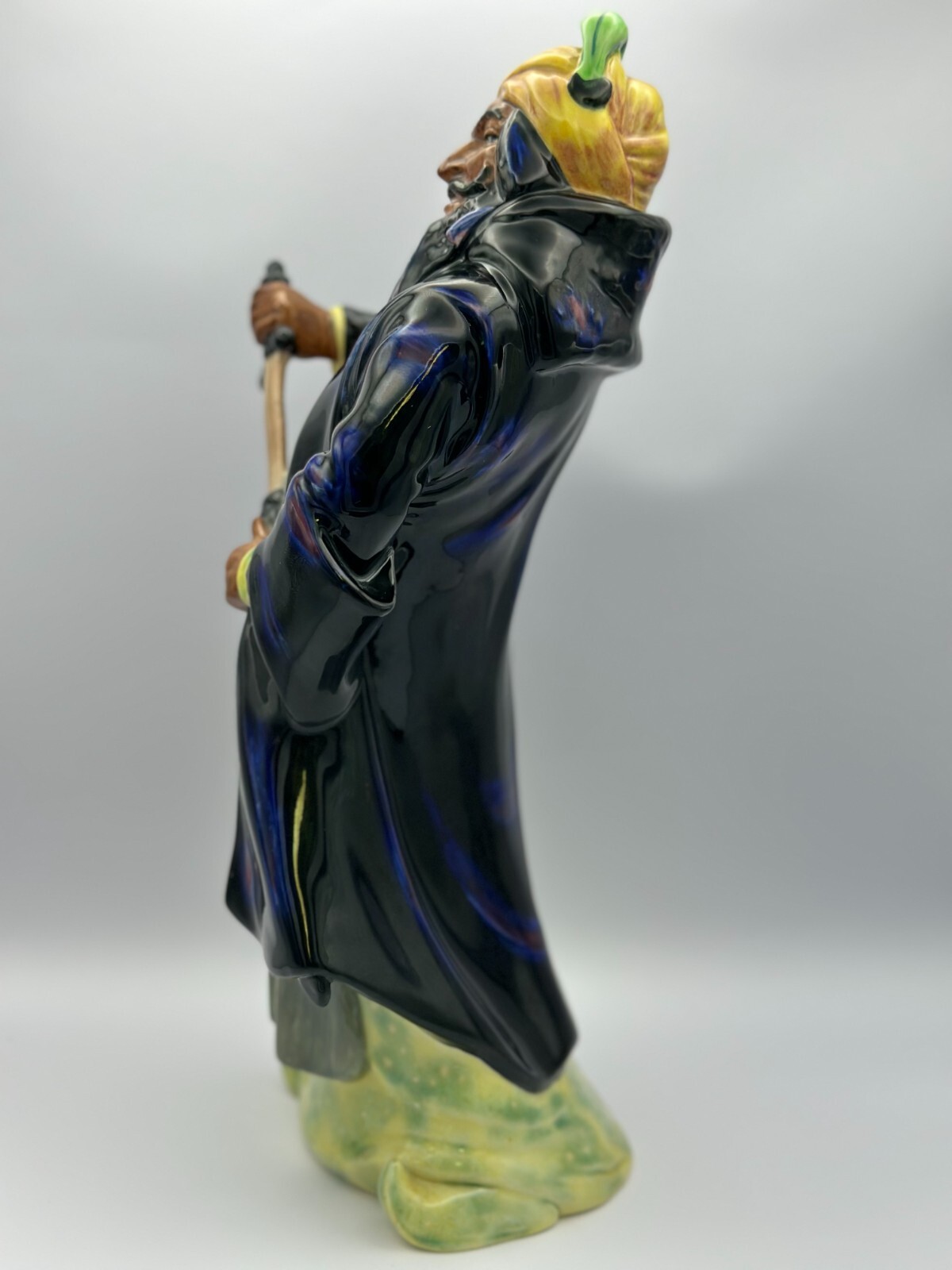 Royal Doulton Figurine Blue Beard HN 2105, L. Harradine design, Copr. 1952