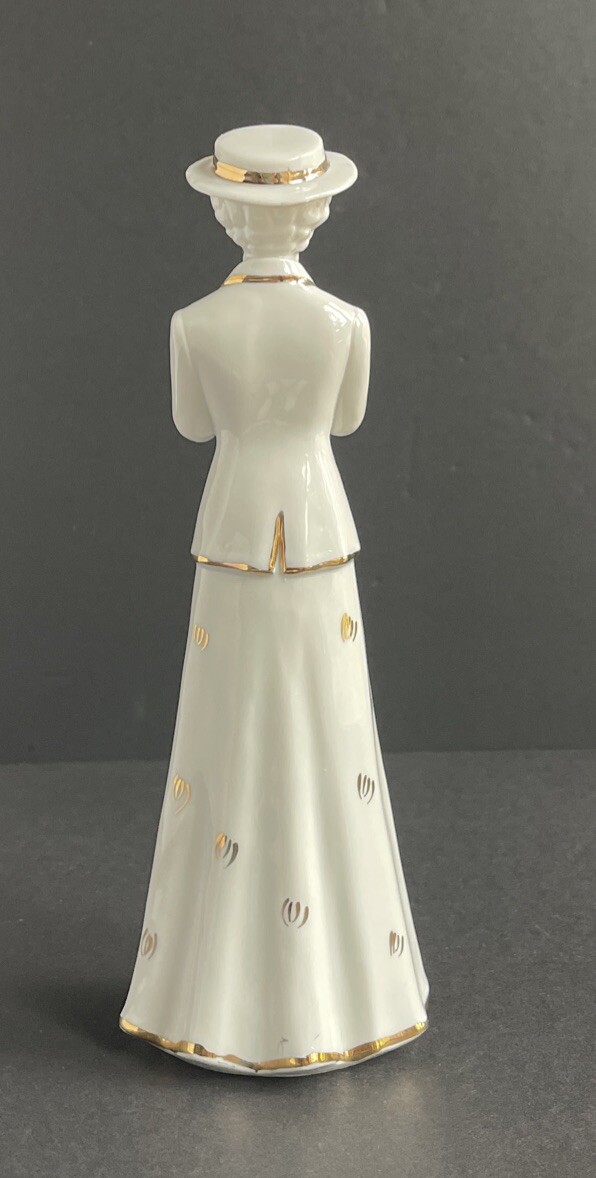Vtg Piero Elegant Lady w/ Present – Gold Trimmed Porcelain Figurine *SEE PHOTOS*