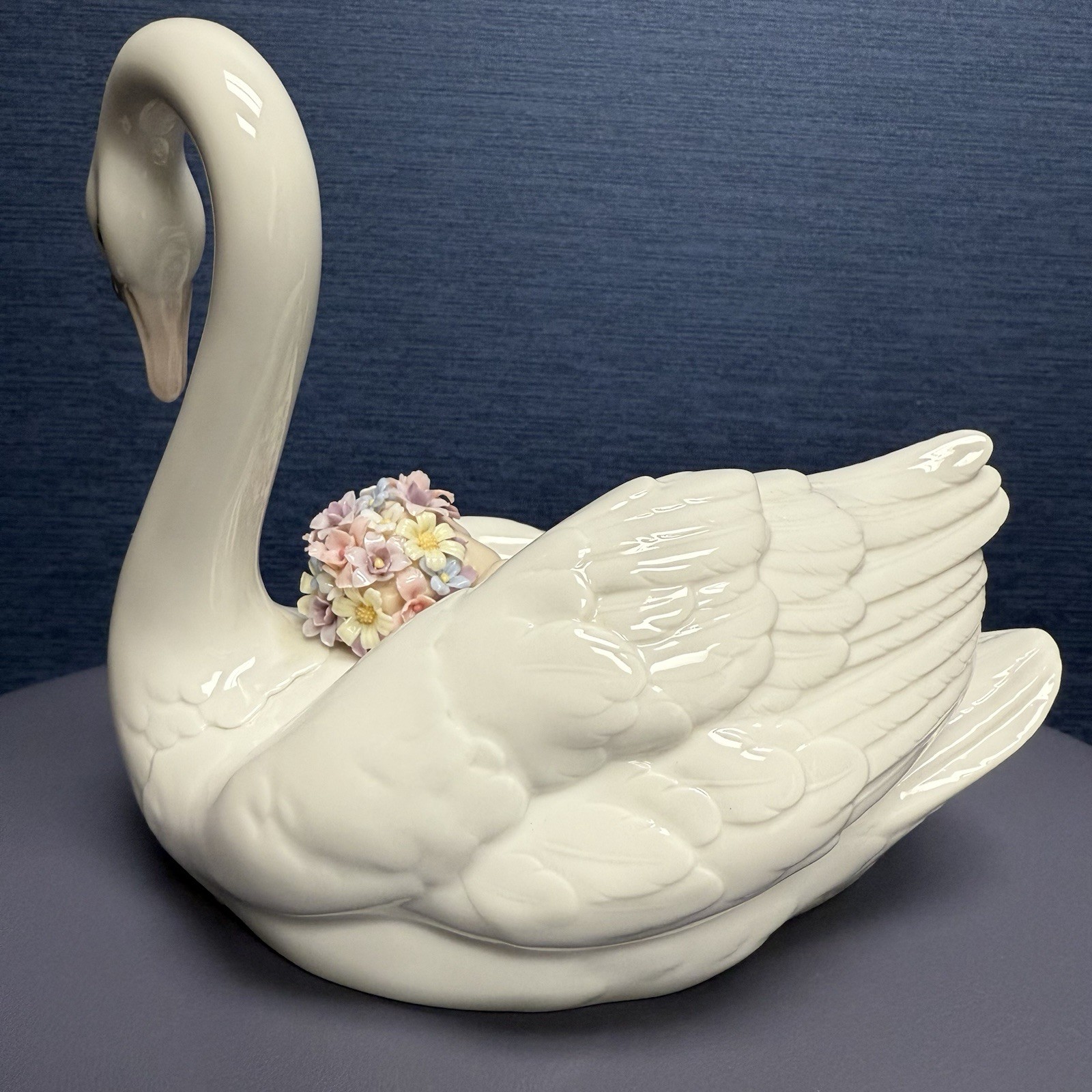 Llandro Drifting through Dreamland Swan And Baby Porcelain Figurine