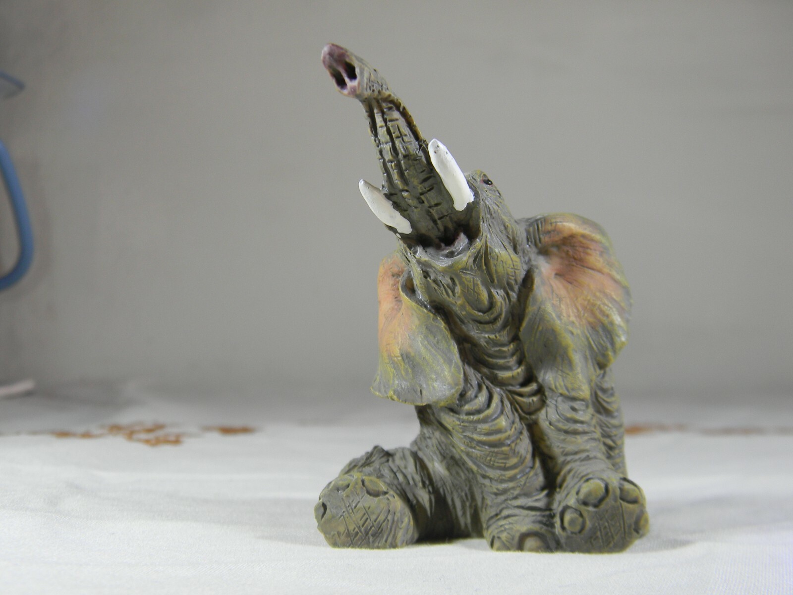 Tuskers Small Sitting Elephant Resin Figurine Used VG Condition Free Shipping
