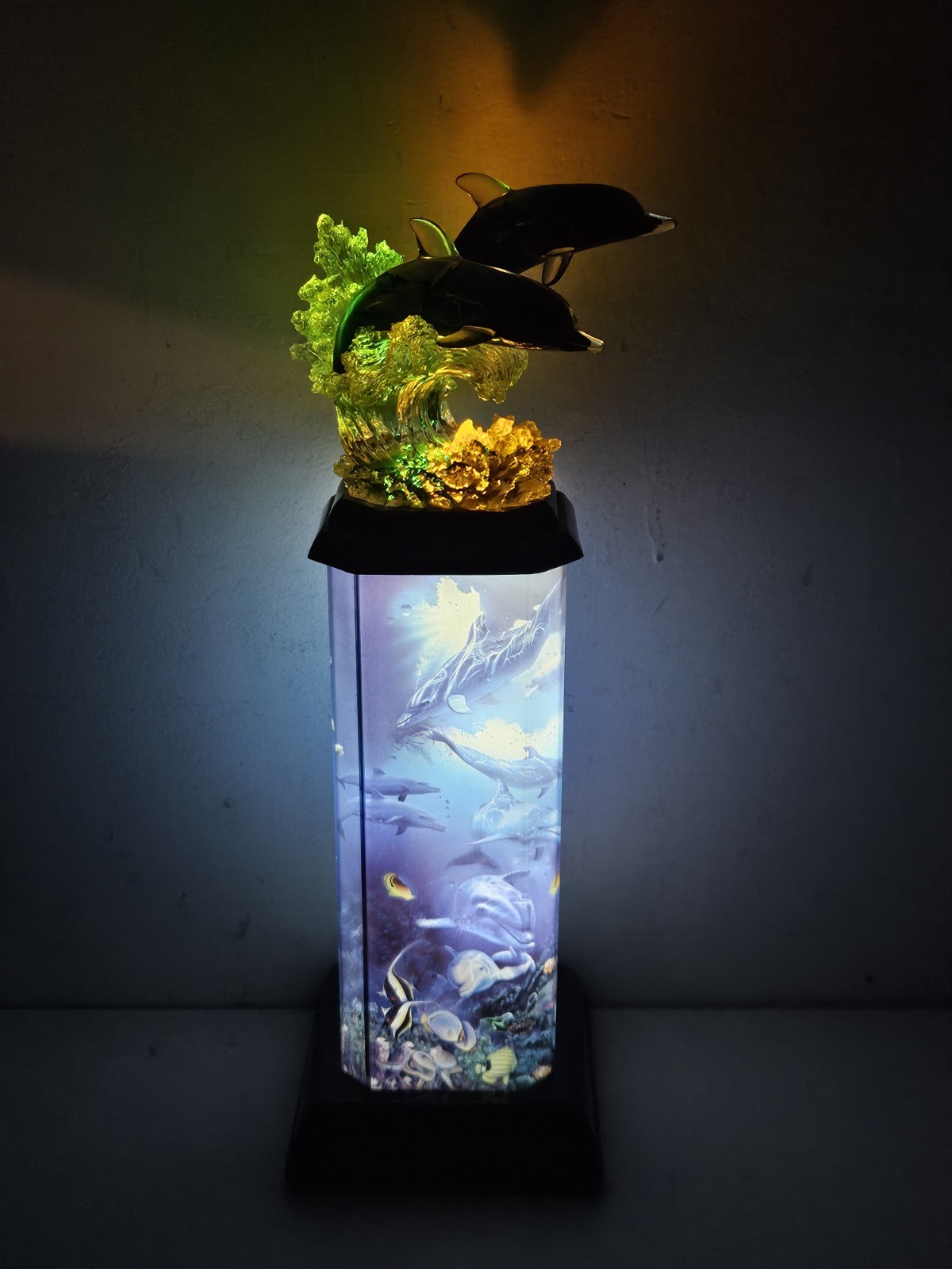 Bradford Exchange Lighted Dolphins Sculpture Splendors of the Sea by Lassen 2007