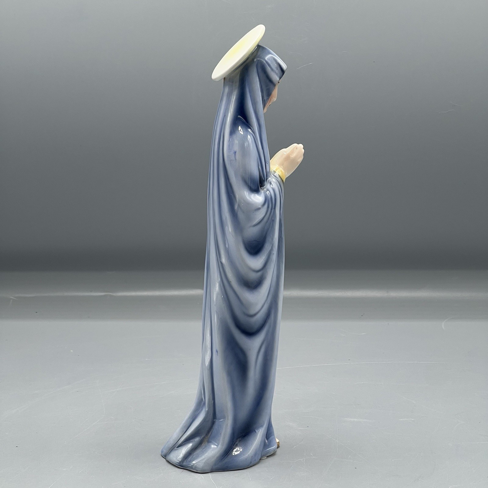 Vtg 9” Praying Madonna Figurine Virgin Mary White Blue Porcelain Vienna Keramos