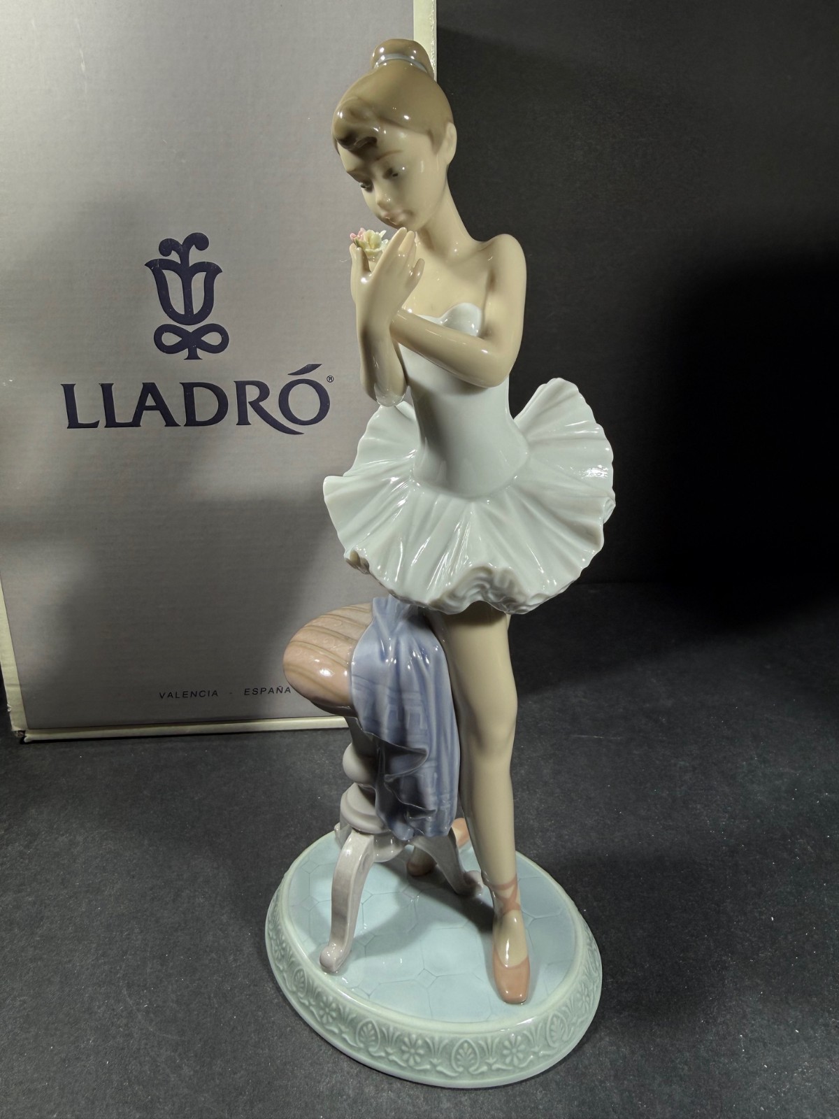 Retired Lladro #7641 “For a Perfect Performance” with Original Box