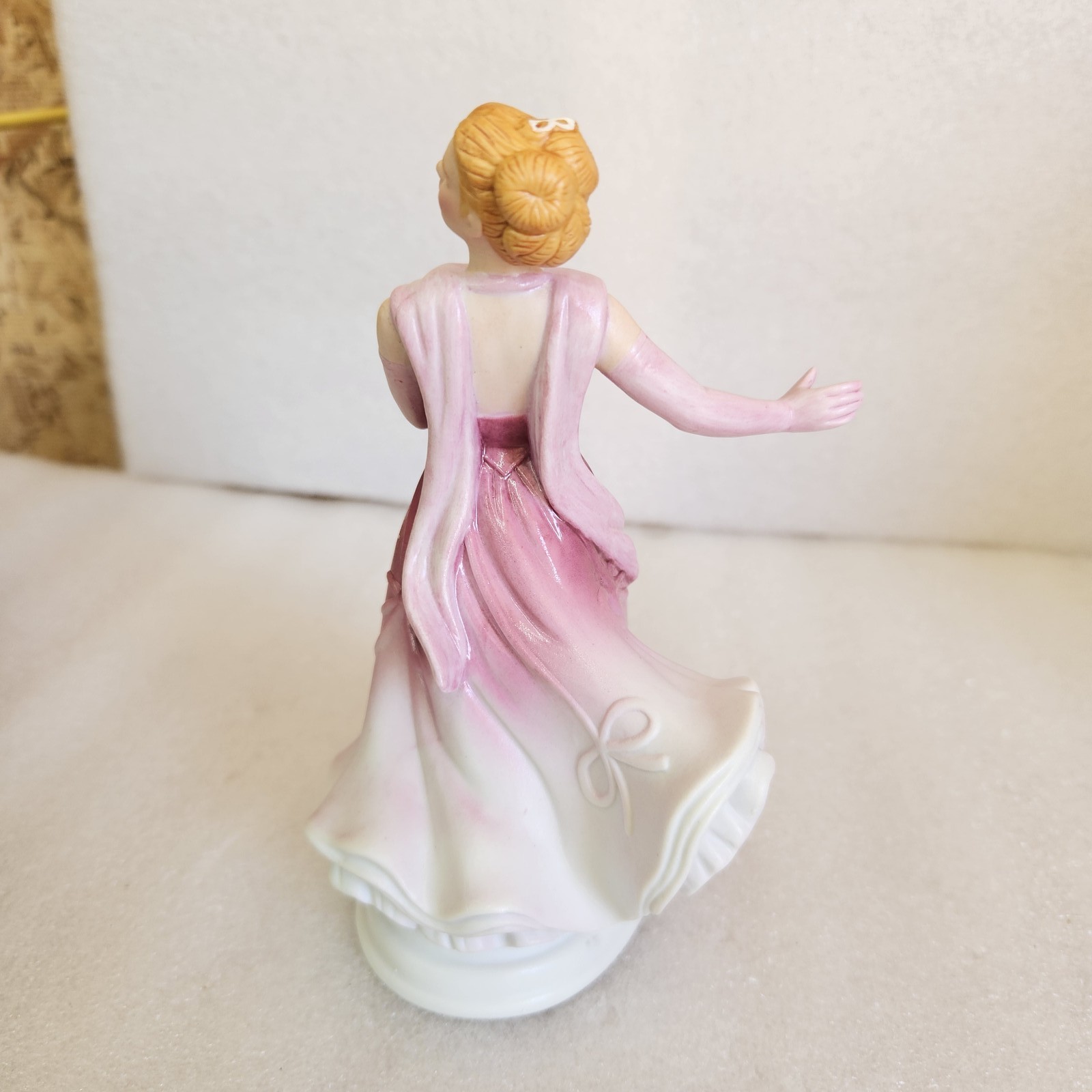 Avon Images of Hollywood Ginger Rogers as Dinah Barkley Figurine 1984 MGM boxed