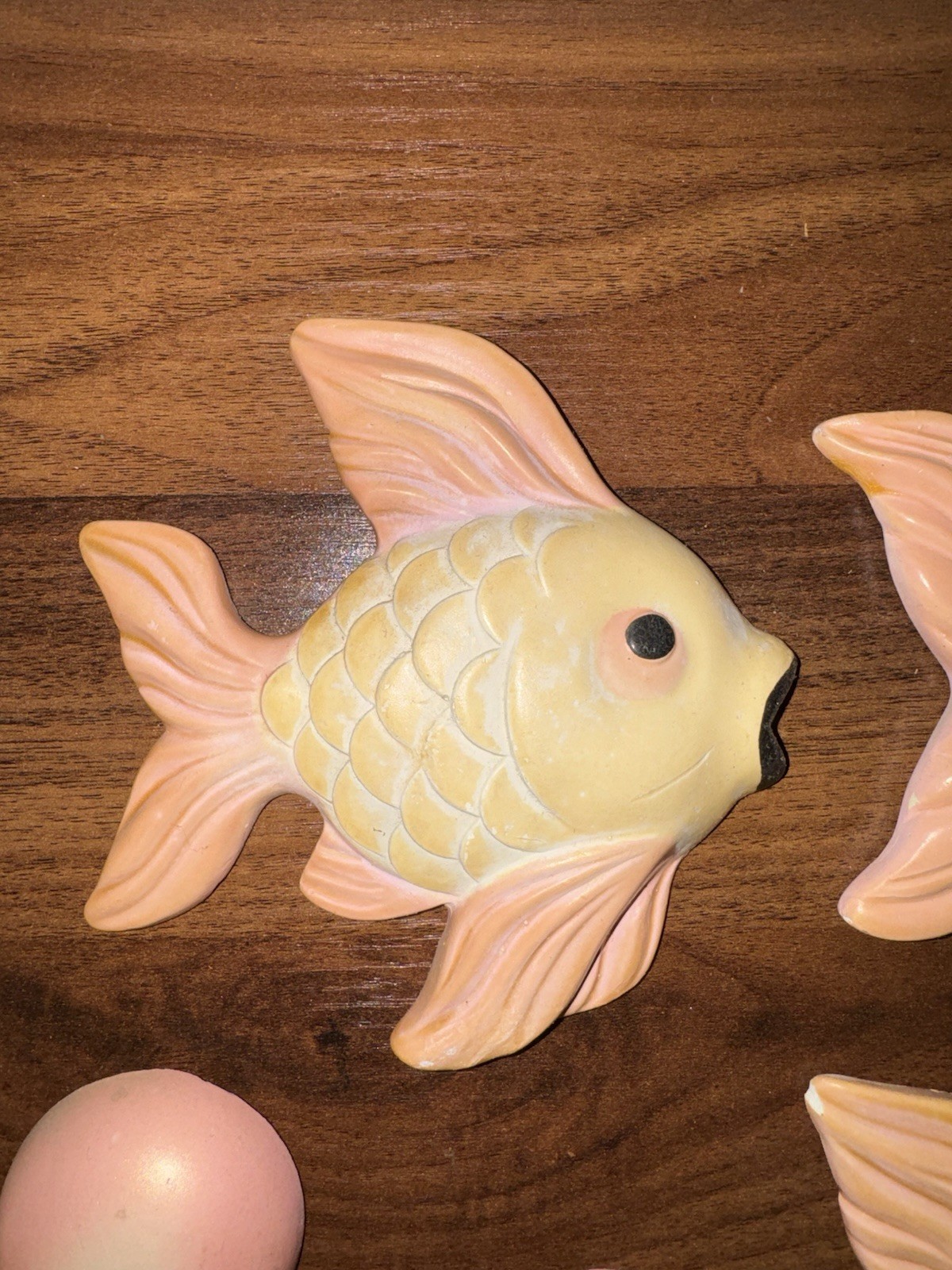 VTG 1960 MCM Miller Studio Chalkware Fishes w/Bubbles Wall Plaques Pink 7 Pieces