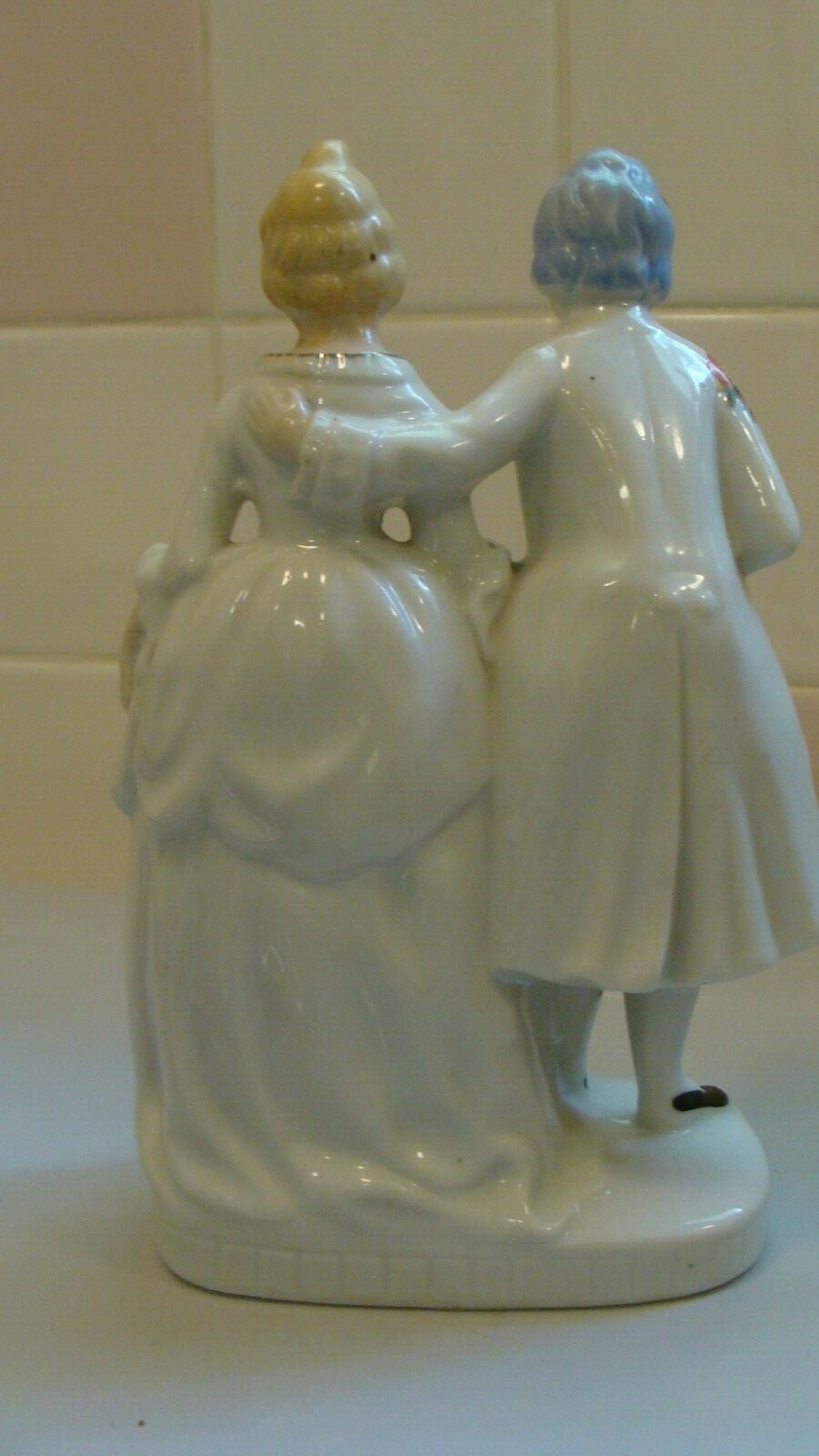 Vintage Ceramic/Porcelain Victorian Couple Figurine 4.9″ x 2.4″ and 7.1″ tall