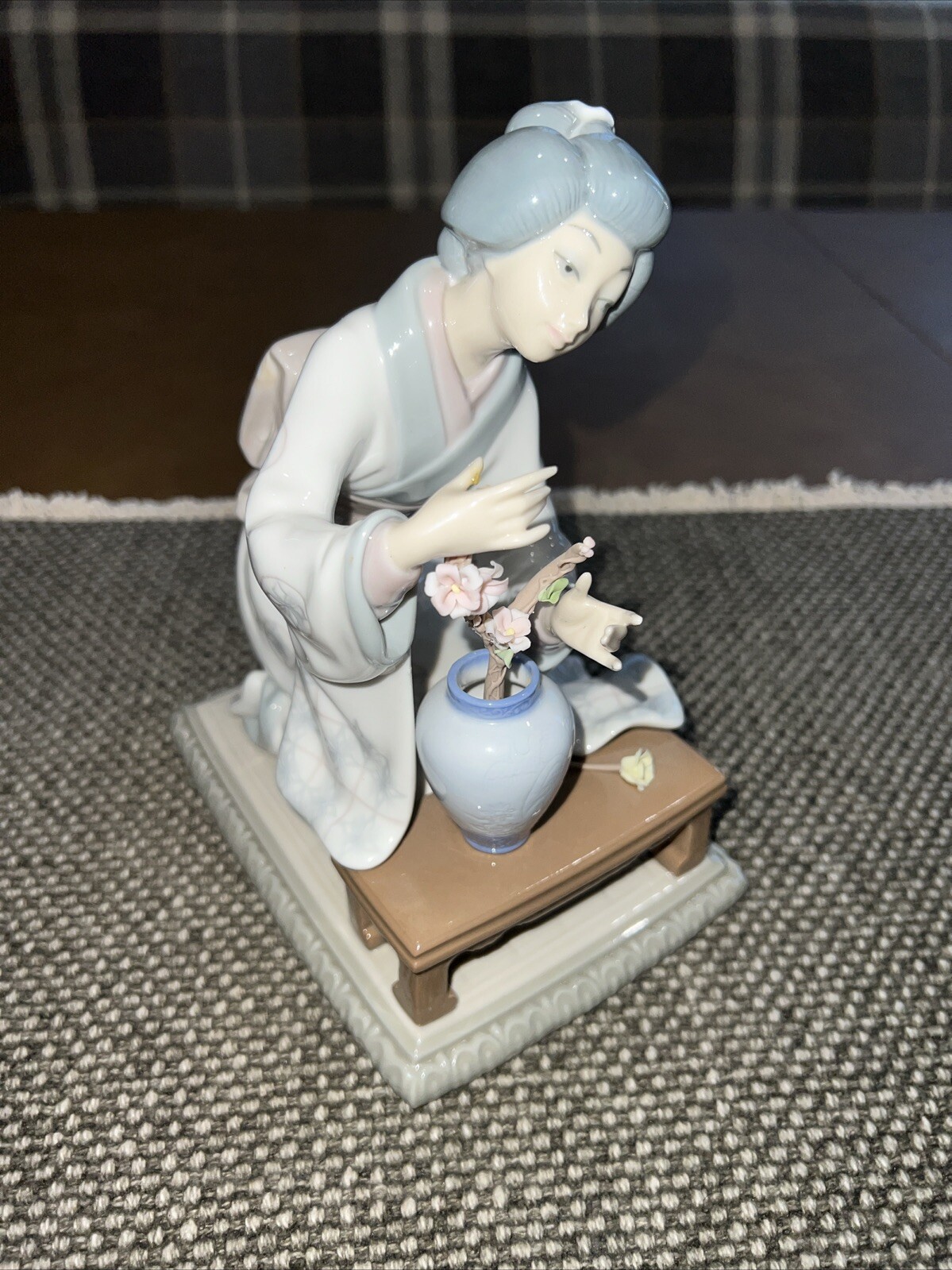 VINTAGE LLADRO ASIAN INSPIRATION – ORIENTAL GIRL – 4840 GLOSS – EUC