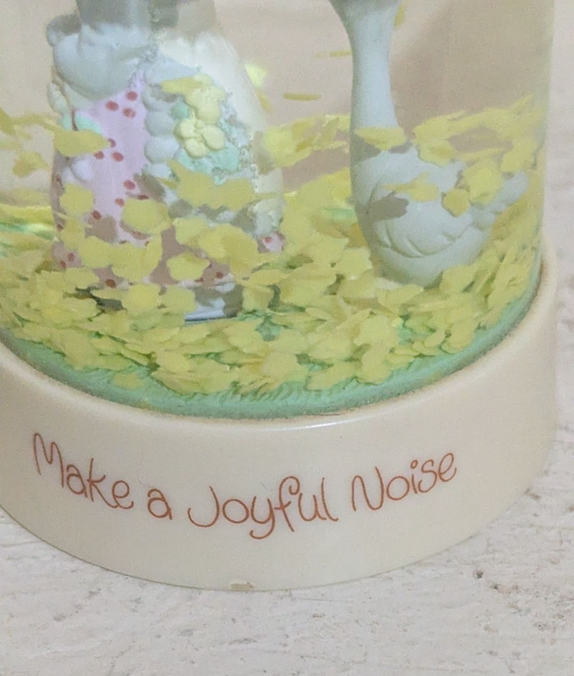 Precious Moments “Make A Joyful Noise” Snow Globe Figurine Yellow Glitter 3.5″