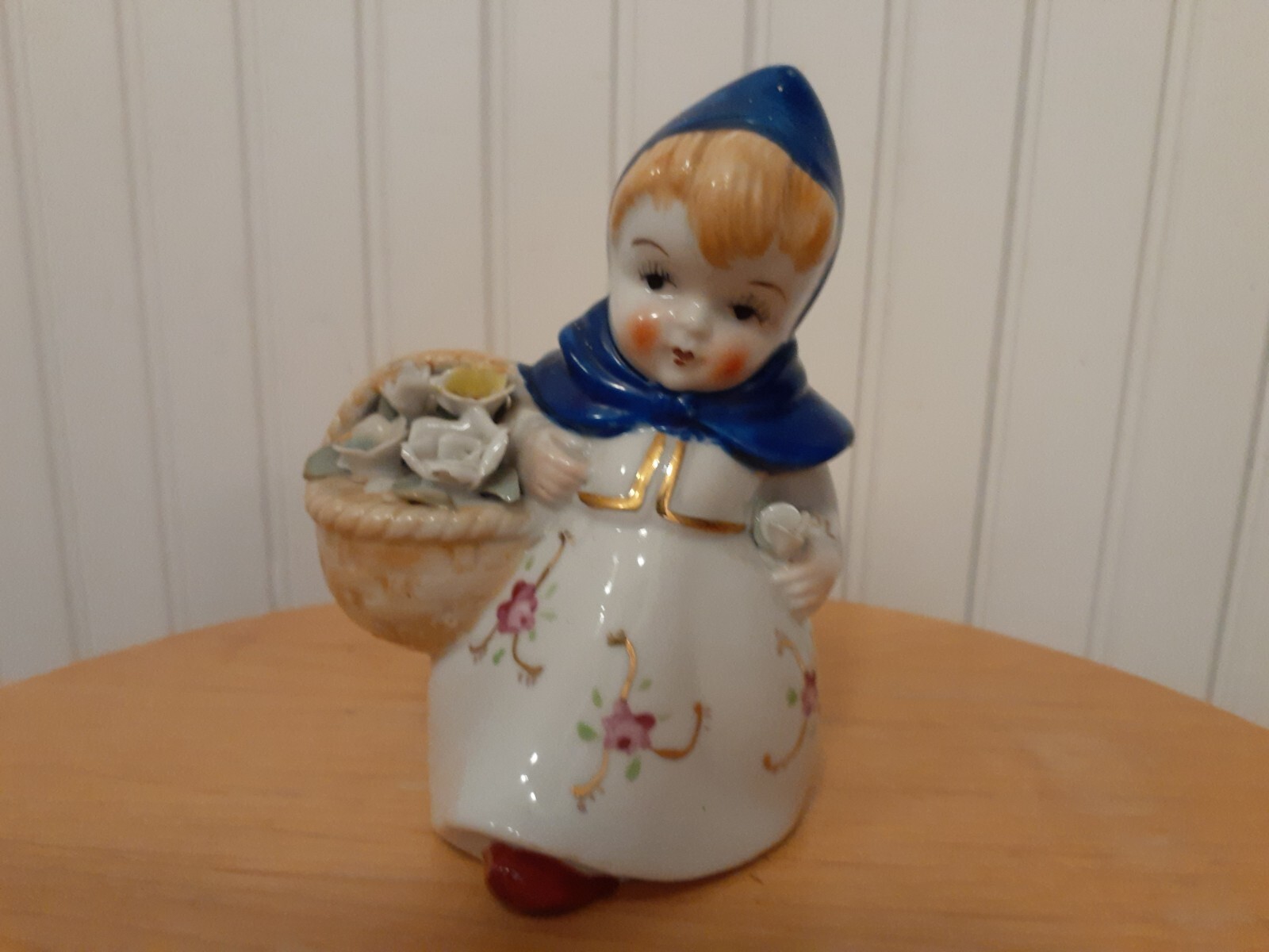 Vintage Japan Adorable Ceramic Girl Holding Basket w/Flowers Figurine 4.9″tall