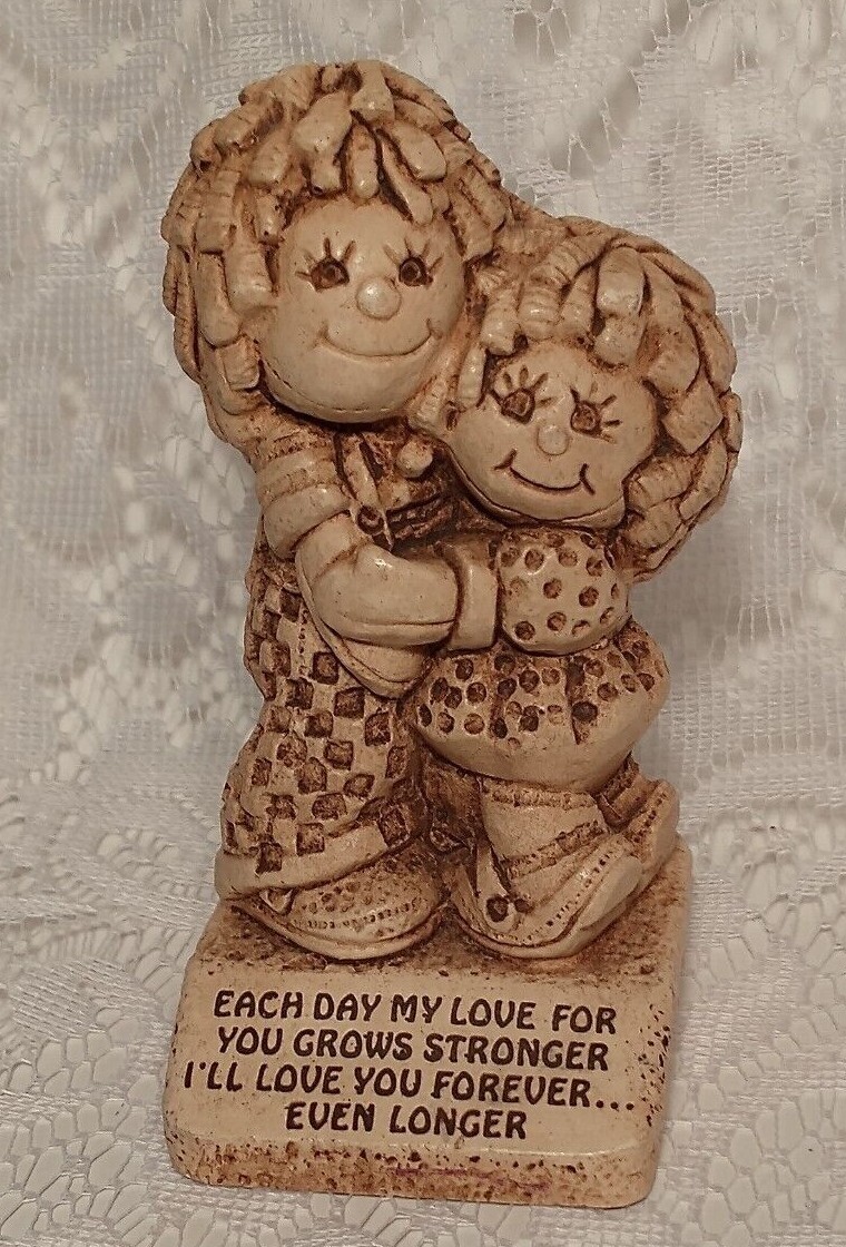 Resin Young Couple Hugging Figurine 1980 Each Day My Love For You tblhi1