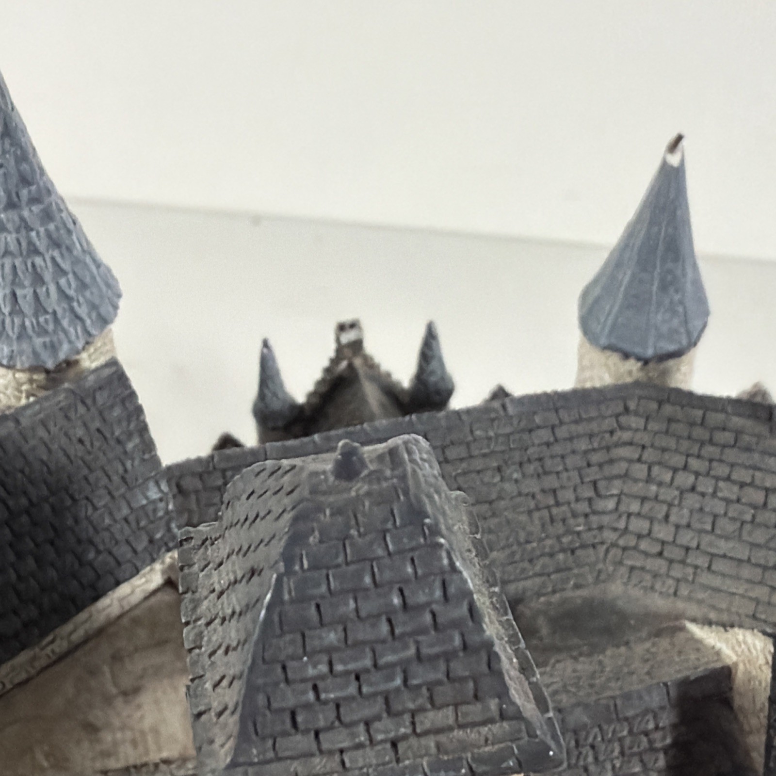 Danbury Mint DUNROBIN CASTLE Scotland Enchanted Castles of Europe Has Damage
