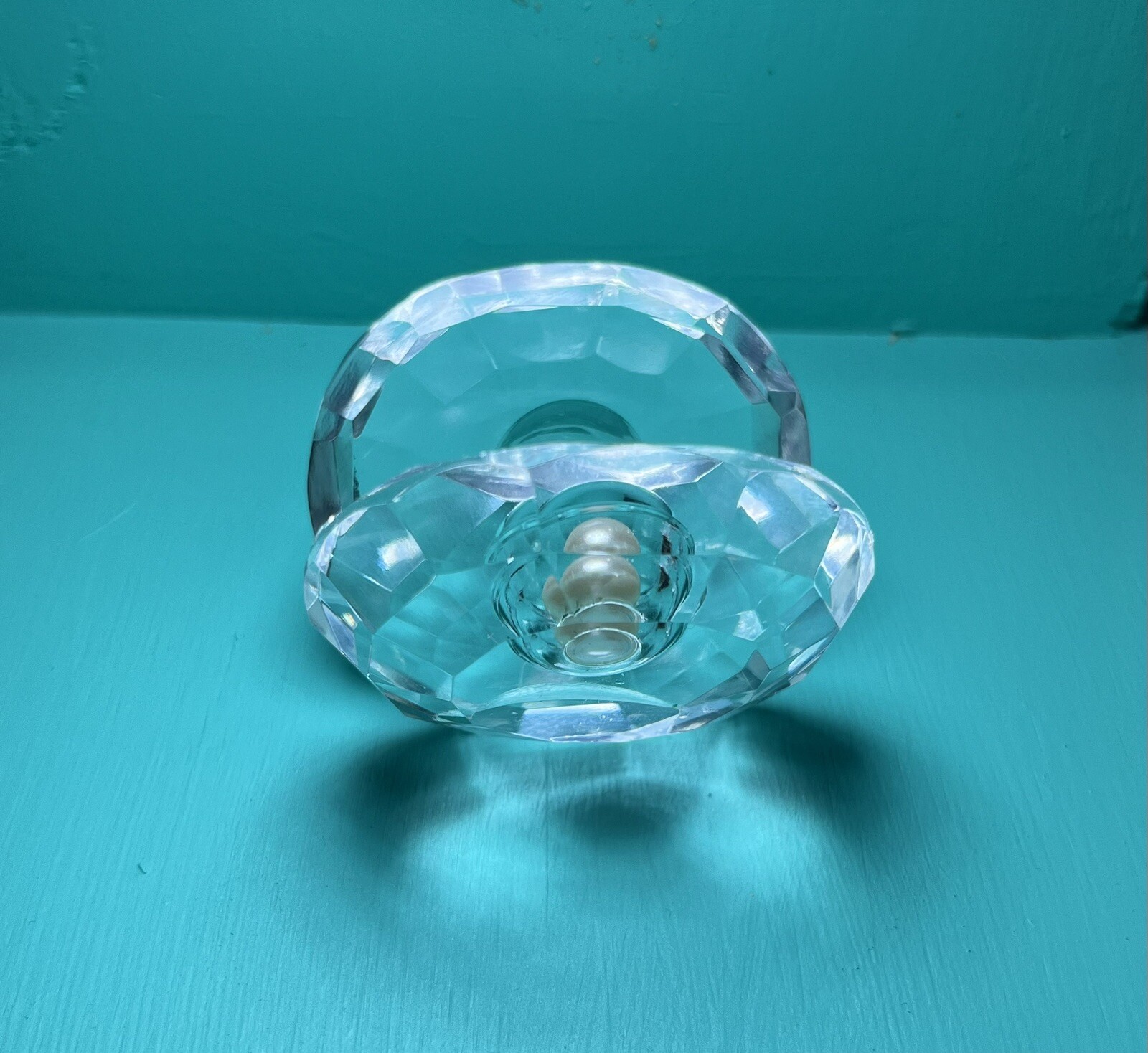 Clear Crystal Oval Shaped Shell With Faux Pearl Figurine 2” H X 2” W