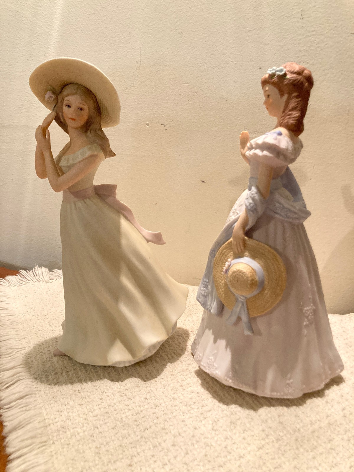 2 Homco Masterpiece Porcelain 9″ Figurines Belles Melanie 1996 & Sarah Jane 1998