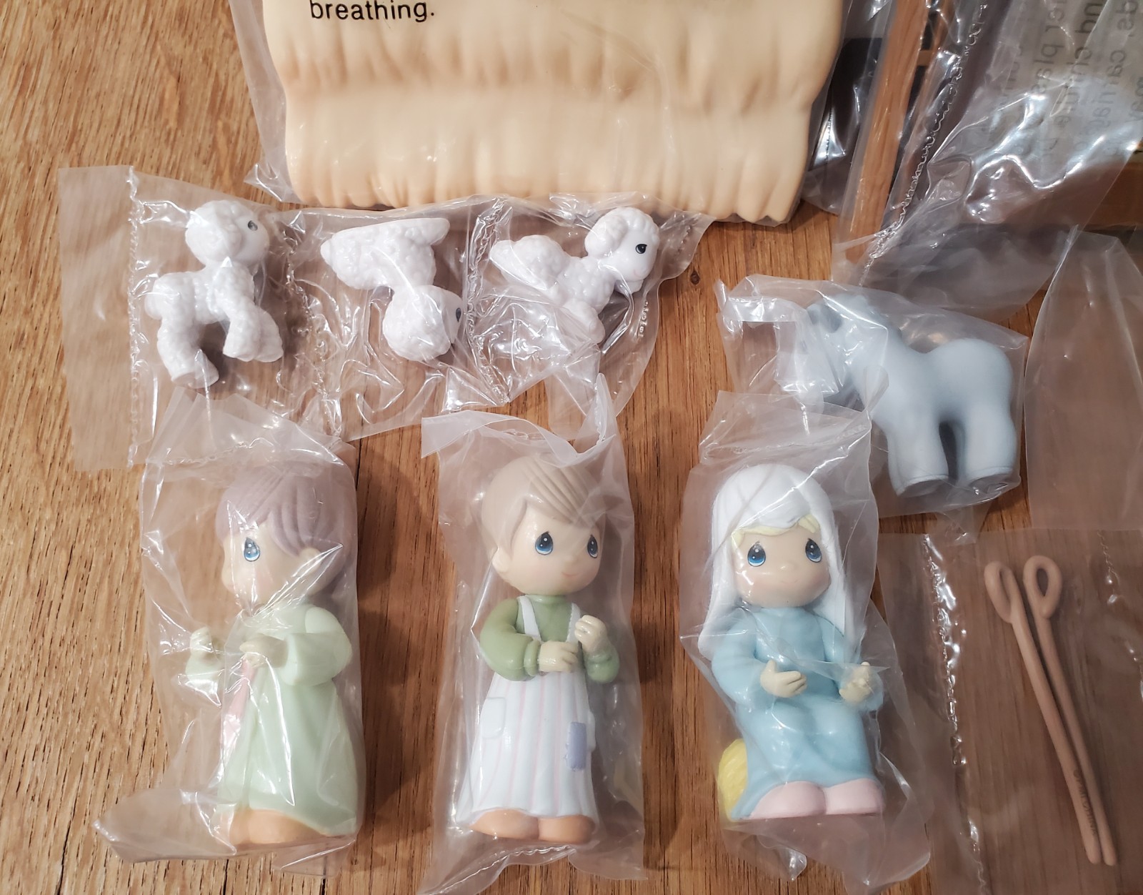 Precious Moments Nativity Playset by Avon 2002 F611221 RARE With Box NEW