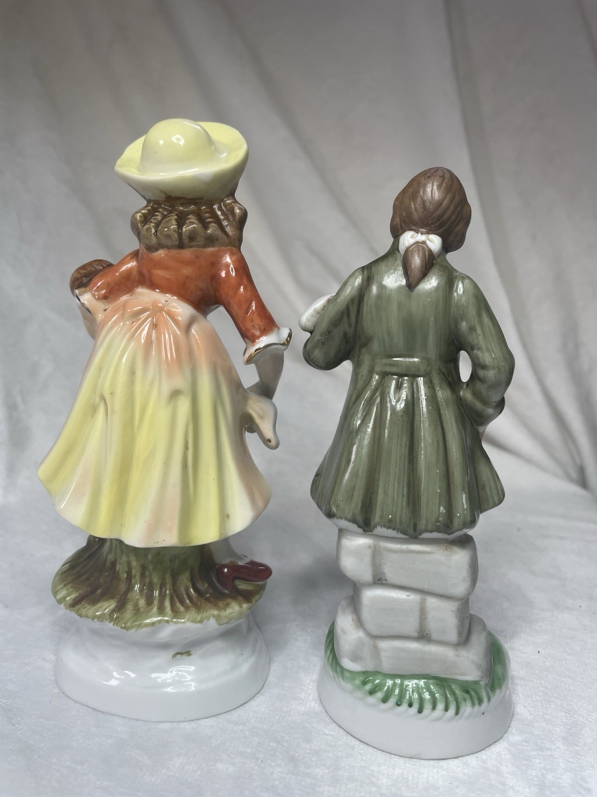 Vintage 1950s–1970s Porcelain Figurine Couple – Hand Painted
