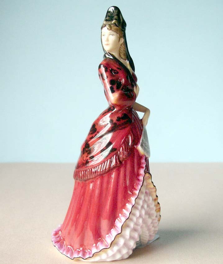 Royal Doulton Mantilla Mini Figurine HN Icons 100Yr Anniversary 5.25″ HN5653 New