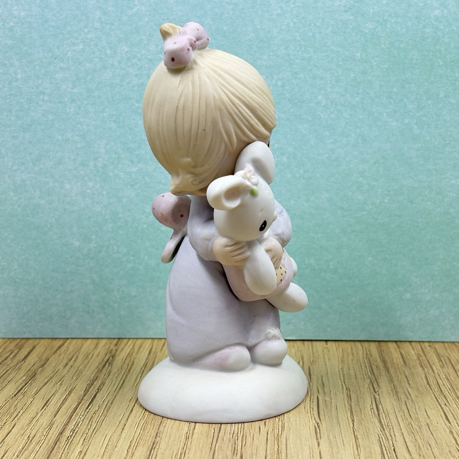 Precious Moments E-1372 ‘Jesus Loves Me’ Figurine girl/rabbit-1977
