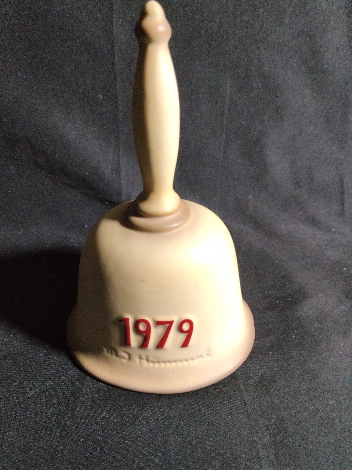 Vintage Goebel Hum”1985 “738 Valentine Gift” 701 2nd Edition Annual Bell 1978″
