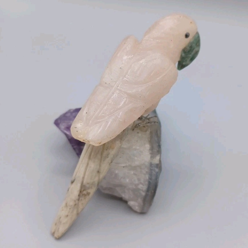HAND CARVED GEM STONE MACAW PARROT BIRD ON AMETHYST & CLEAR QUARTZ STAND