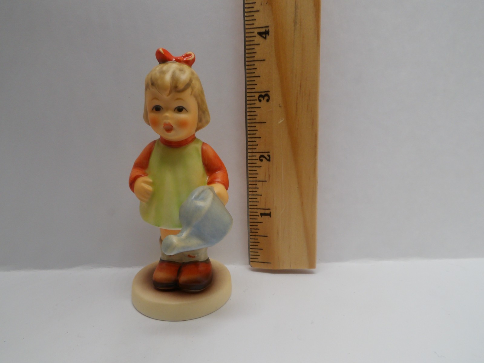 Vintage Goebel M.l. Hummel. Club W. Germany ‘Nature’s Gift’ Figurine #1072 -203