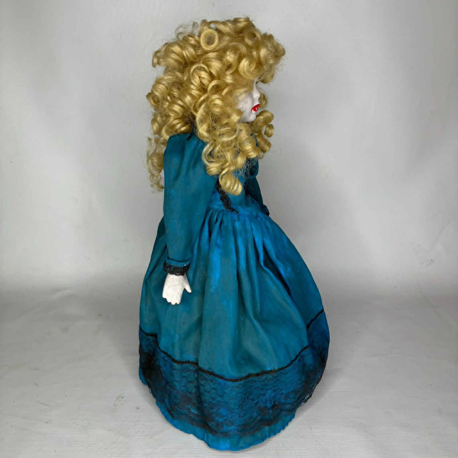 Claudia Interview with the Vampire 15.5″ Horror Movie Doll #81 Erika’s Emporium