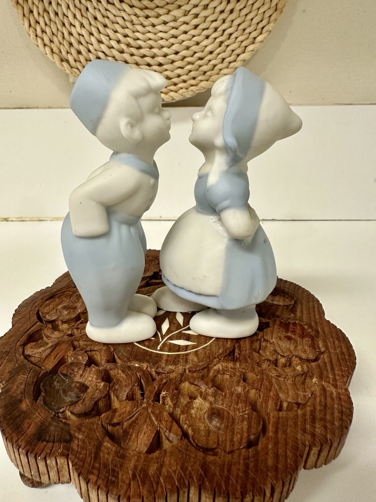 Vtg Dutch Boy & Girl Kissing Blue & White Bisque Classic Figurines Japan Sweet
